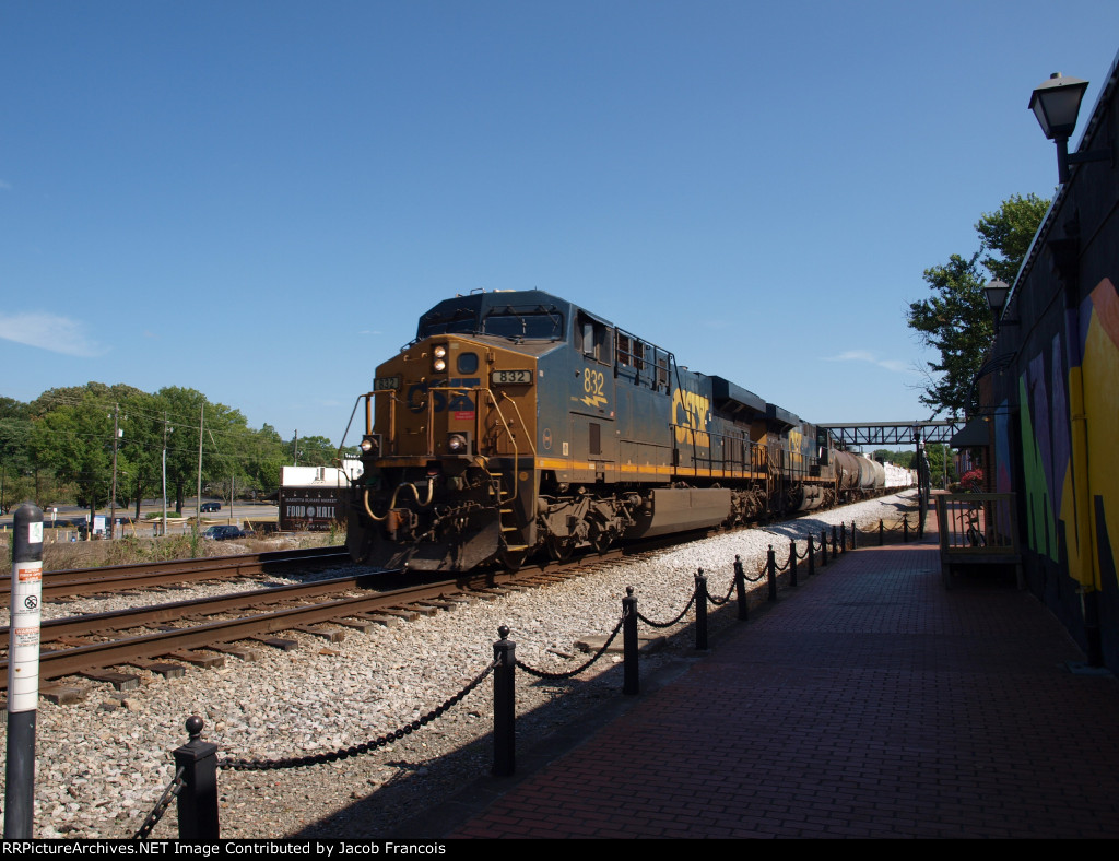 CSX 832